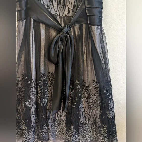 Elegant Laura Plus Black Lace Midi Dress Size Based On Measurements size 16 - Picture 3 of 8